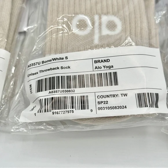 NWT Alo Yoga BUNDLE 4x Unisex Throwback Socks, Bone White 4 Pairs 8 Socks Total
